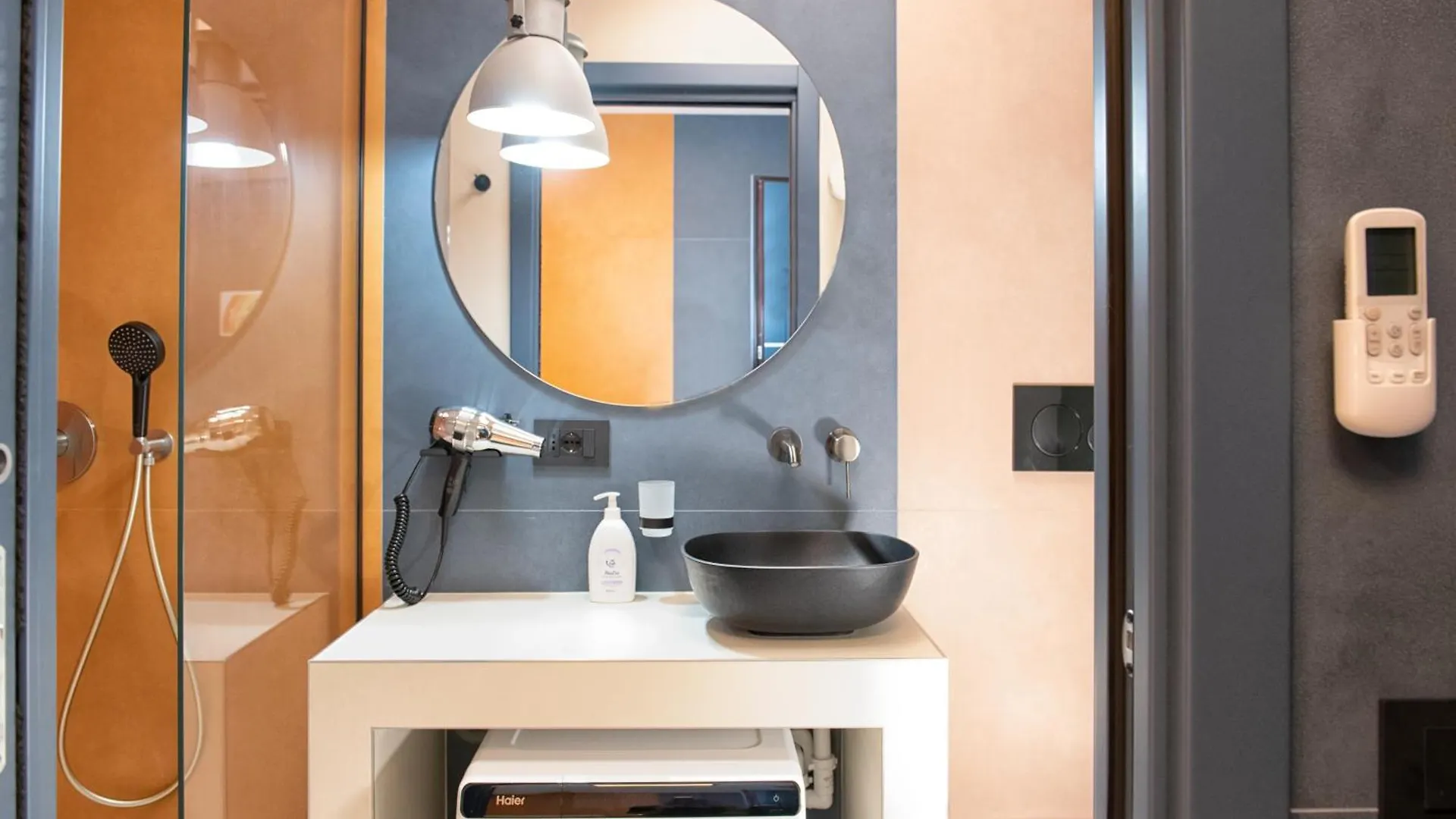 Rainbow Colorful Studio By Central Station Milan 0*,  Italy
