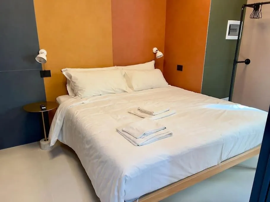 Rainbow Colorful Studio By Central Station Milan 0*,
